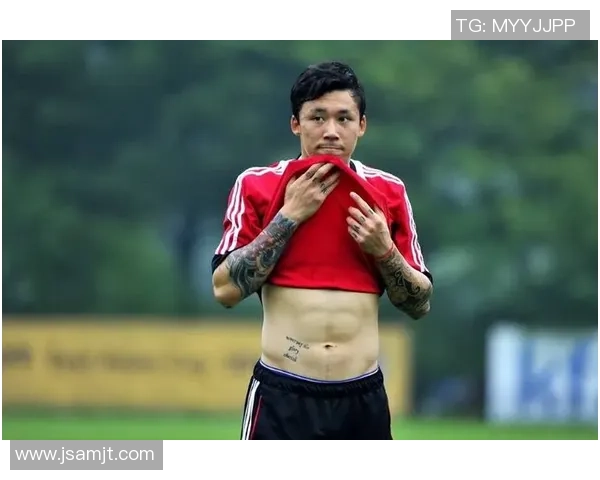 足球明星们的腹肌魅力大揭秘精彩合集让你领略运动员的完美身材